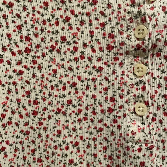 Rose patterned top - Picture 2 of 4